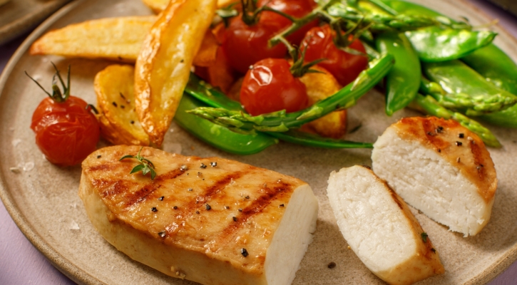 Chik’n Filet avec salade de légumes grillés tiède​