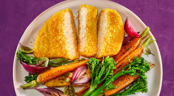 Escalope Chik’n avec légumes grillés au four et quartiers de pommes de terre​