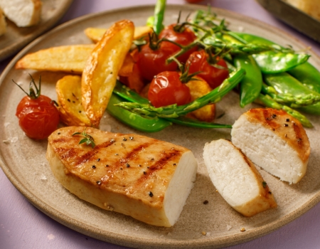 Chik’n Filet avec salade de légumes grillés tiède​