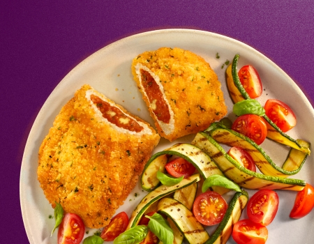 Escalope Tomato Mozzarella avec courgettes grillées, tomates cerises et pâtes​